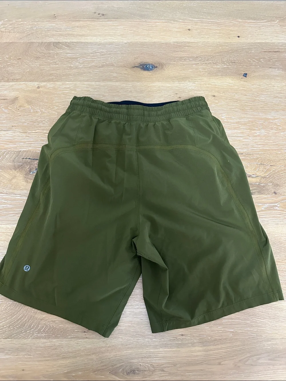 Lululemon men’s green shorts size medium